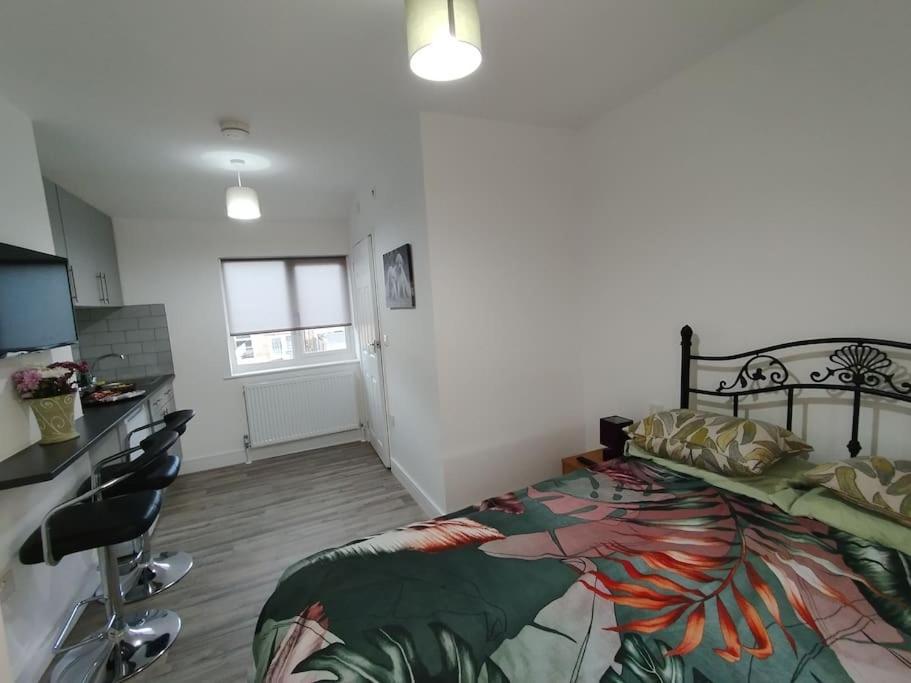 Stylish studio flat with Parking