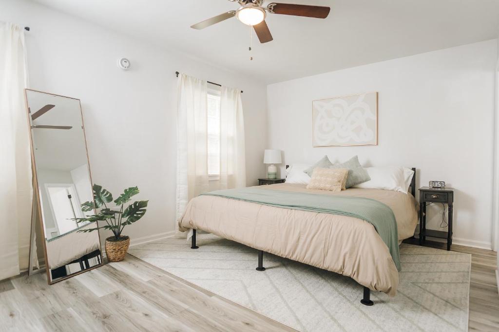 Tranquil Luxury: Modern Comfort!