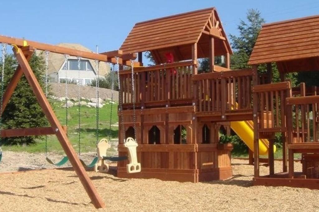 Kid Friendly with Nursery and Amazing Views!
