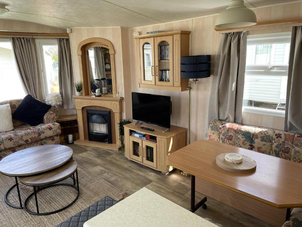 Charming 6 birth caravan in skegness