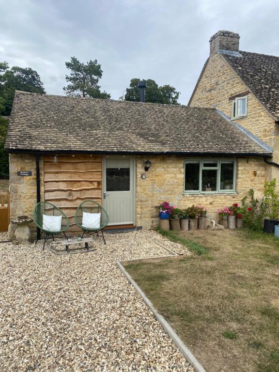 Cosy Cotswolds Self-Contained One Bedroom Cottage
