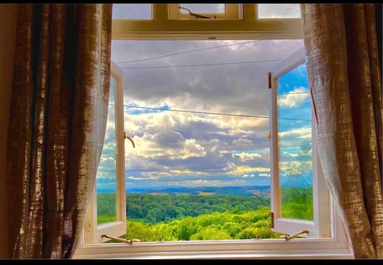 Number36 Unique Hillside Retreat, Pet Friendly