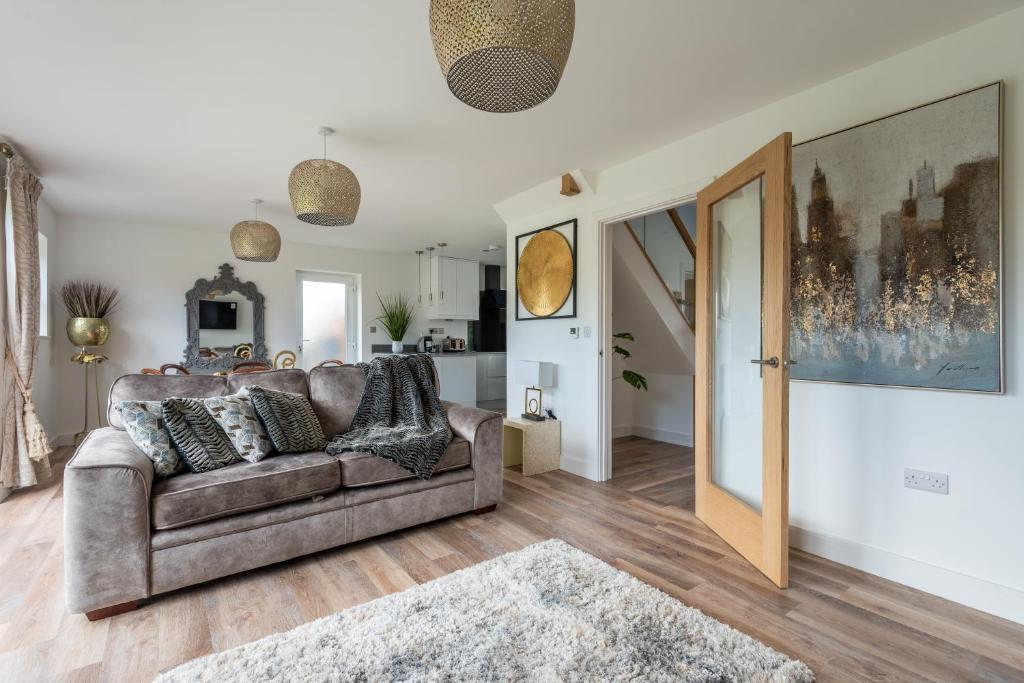 Luxuriously appointed 3 bedroom cottage, 3 church cottages Alfrick close to Malvern and Worcester and Shelsley Walsh in a lovely village close to M5 Dogs welcome
