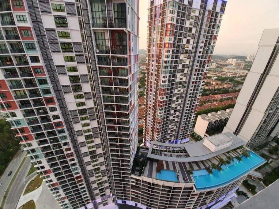 i-Duplex Condo - LED Garden, Fun Fair, Wax Museum, Waterpark, Mall & More!
