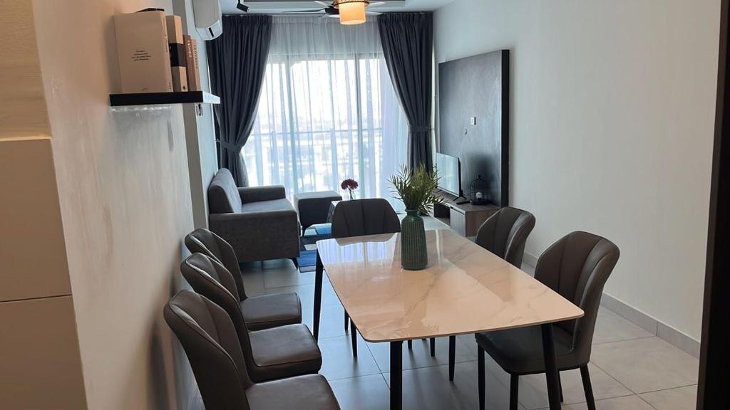 Majestic maxim 3 bedrooms link MRT cheras Kuala lumpur