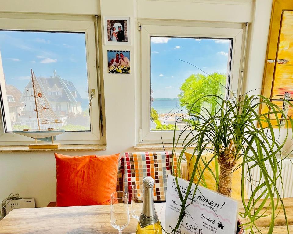 3BR Penthouse Apt am Strand mit Meerblick & Balkon