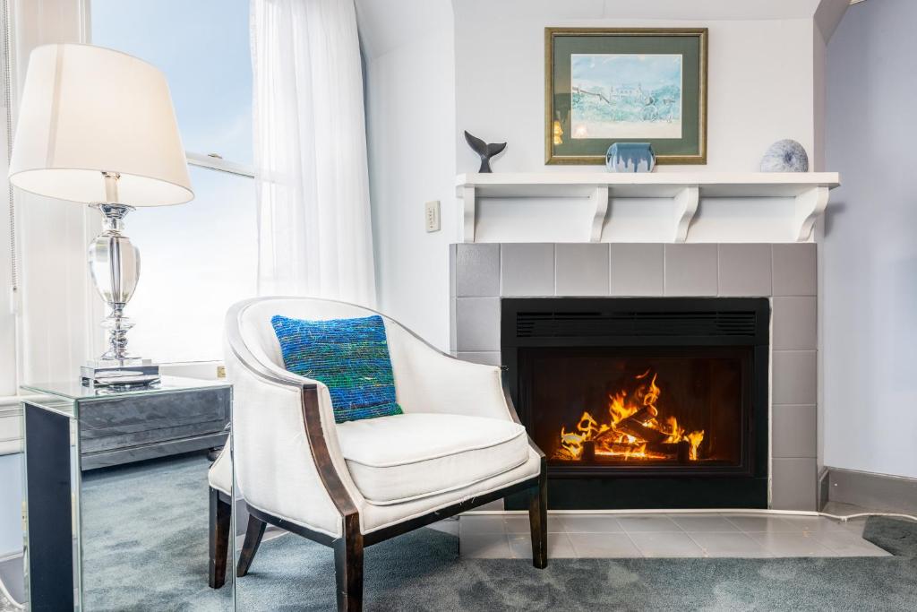 Nantucket Whale Inn, Half Moon Bay