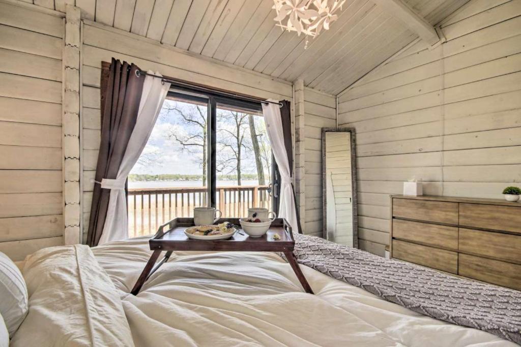 Cozy Winter Cabin Retreat with View