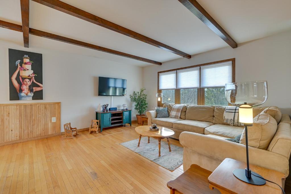 Vacation Rental Home about 2 Mi to Windham Mountain!