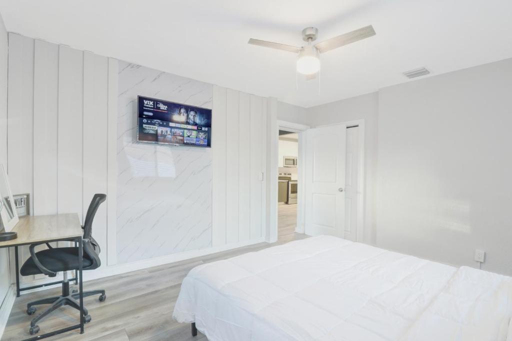 Spacious and luxurious home centrally located between Miami and Ft. Lauderdale