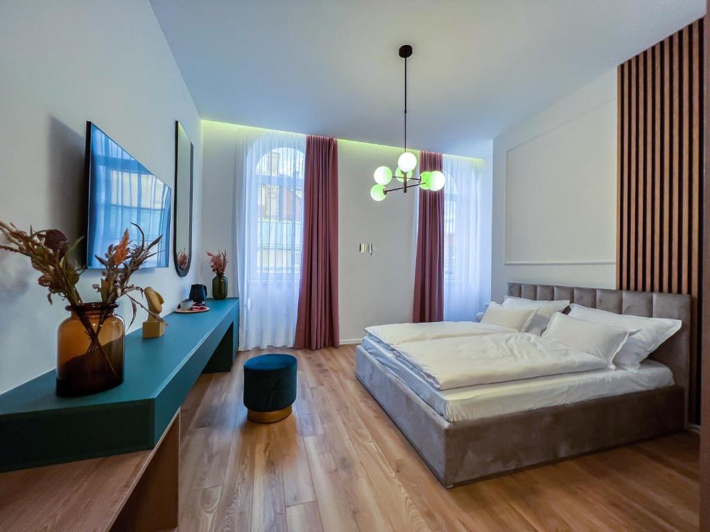 Lux City Apartments & Rooms