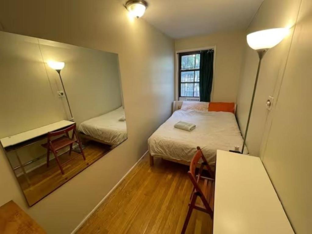 Central and Affordable Williamsburg Private bedroom