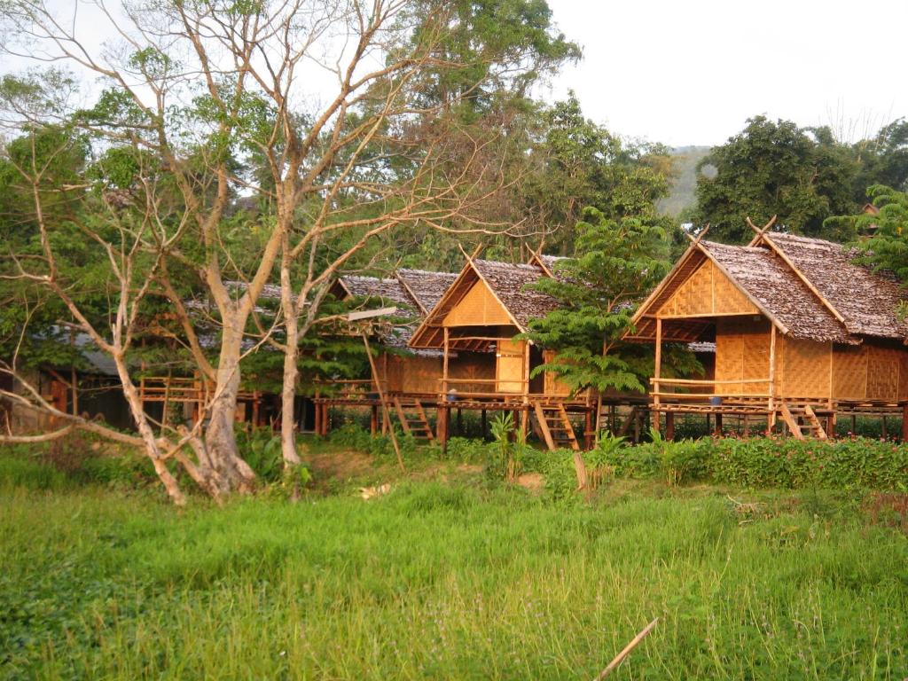 Twin Hut