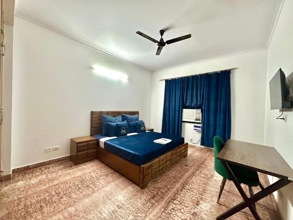 spacious 4 bhk with hall and kitchen near Medanta