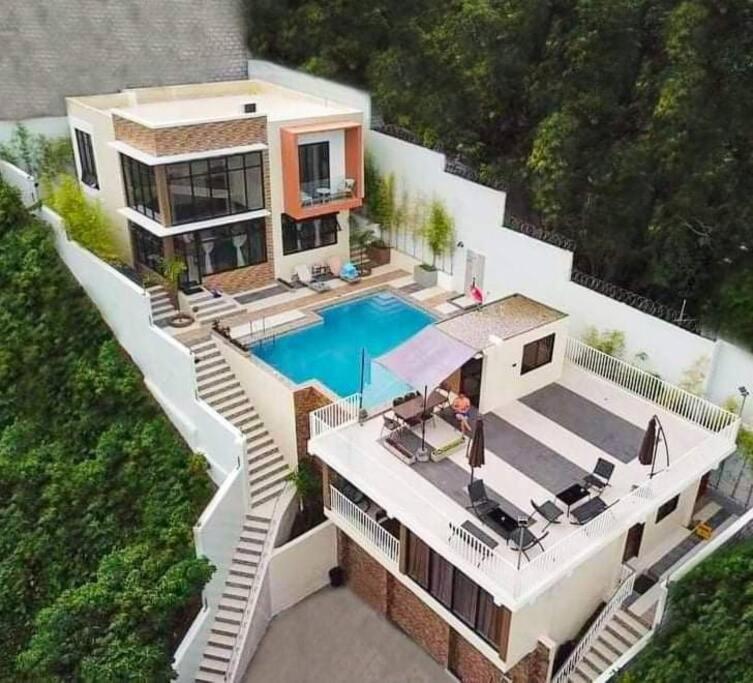 Private Resthouse with Cozy Pool and Nice View