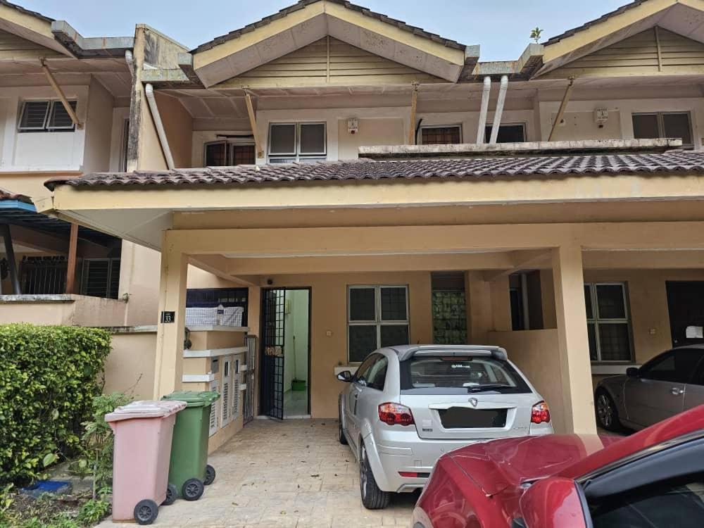 The FootHills Retro Homestay @ Presint 11 Putrajaya
