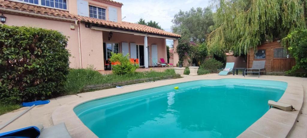 Jolie Maison Piscine 8 mn à Pied du centre et Plage