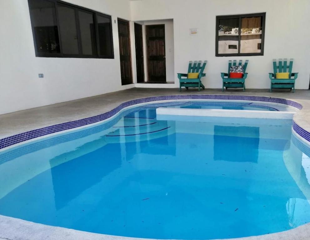 Salinas Beach House Monterrico Casa 2, con piscina privada