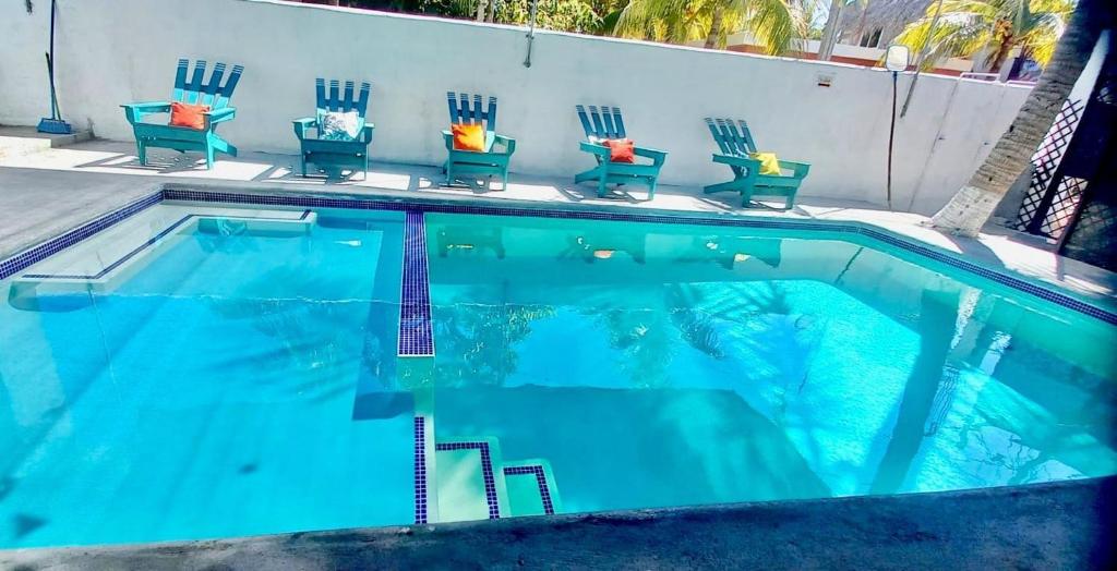 Salinas Beach House Monterrico casa 3, con piscina privada