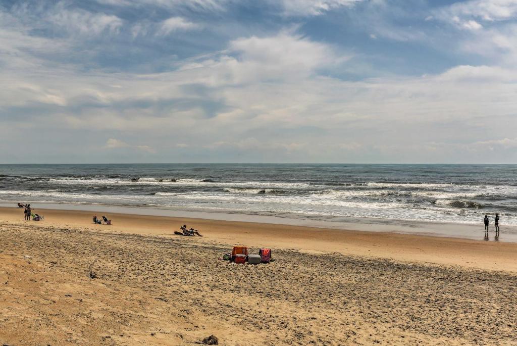 Outer Banks Island Cottage - 1 Mi to Frisco Beach!