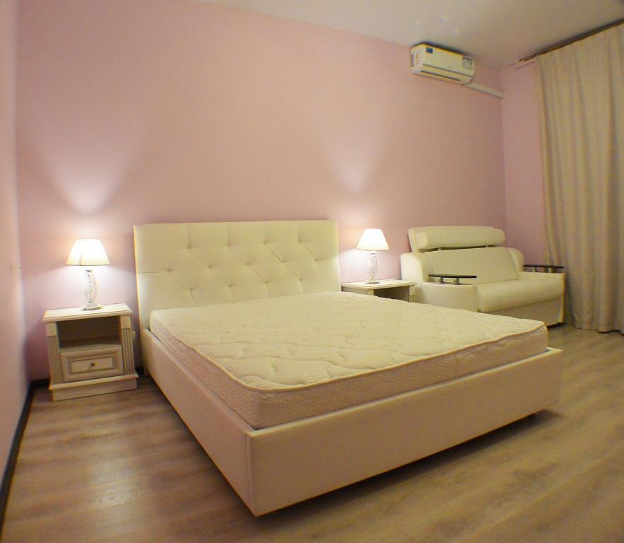 220 Apartment on Staroobrydcheskaya