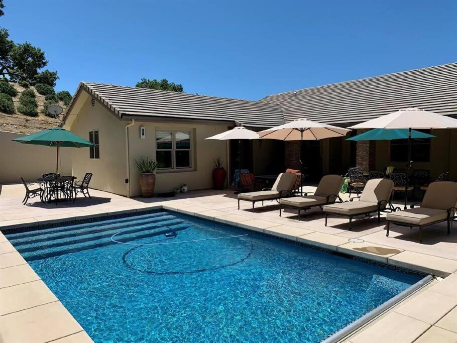 Hilltop Vistas-Private Pool, Firepit, Views