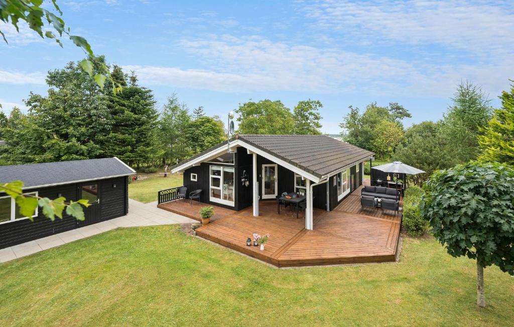 Awesome Home In Højslev With Kitchen