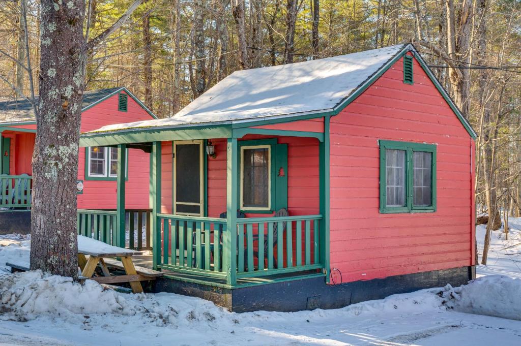 Laconia Retreat half Mi to Lake Winnipesaukee!
